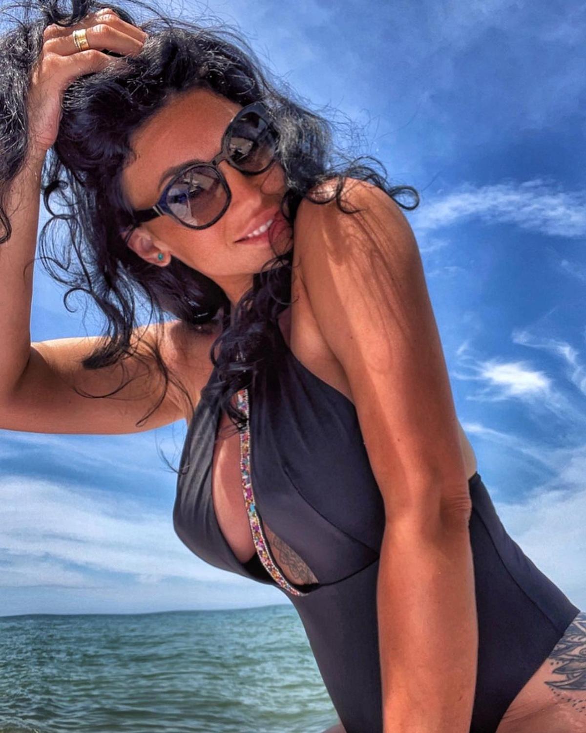Cea mai sexy antrenoare din România a leșinat în timpul meciului și a urmat scandalul: „Foame, disperare!”
