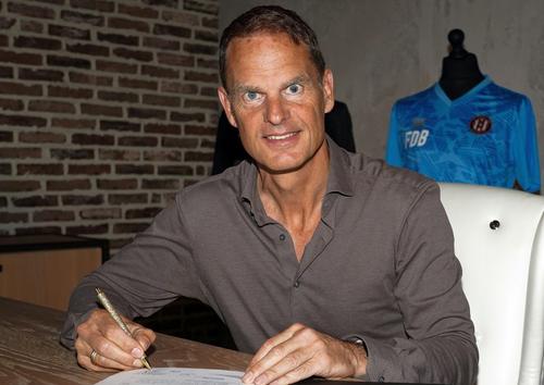 Frank de Boer, noul antrenor al lui Florin Tănase la Al-Jazira. 
Foto: Twitter @ Al Jazira