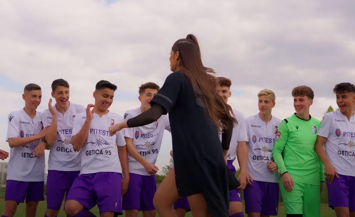 „Frumusețea naturii” » Soția cu 15 ani mai tânără a fostului fotbalist din Liga 1, imagini provocatoare din vacanța de vis
