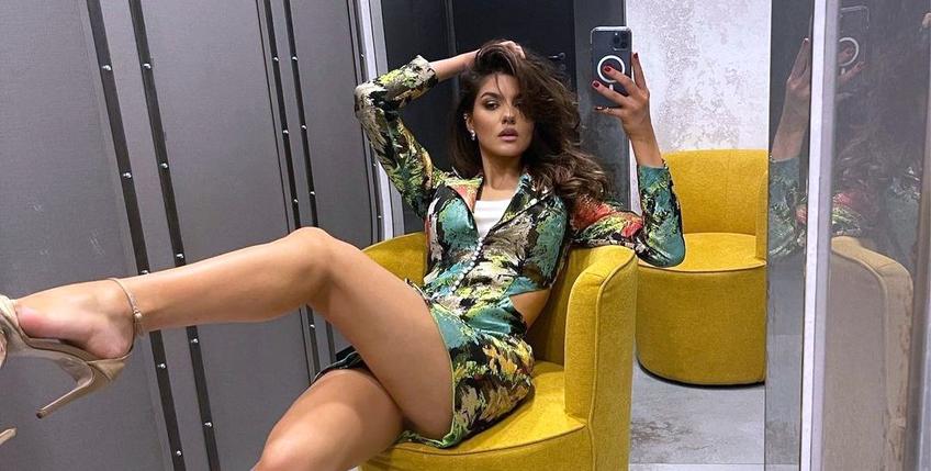 La meciul UTA Arad - Gloria Buzău, scor 5-1, și-a făcut apariția și Miss Universe 2020. În tribune, Bianca Tirsin, fosta iubită a lui Adrian Petre care în februarie a fost pus pe liber de Levadiakos, a atras toate privirile.