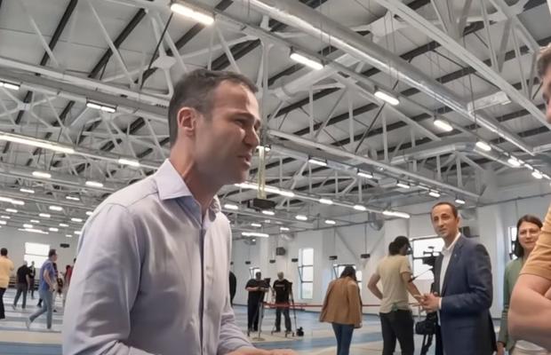 Dialogul dintre Recorder și primarul Robert Negoiță, din investigația cu privire la hidranți, întrerupt de un „greu” al sportului românesc! Apariția ignorată de toată lumea