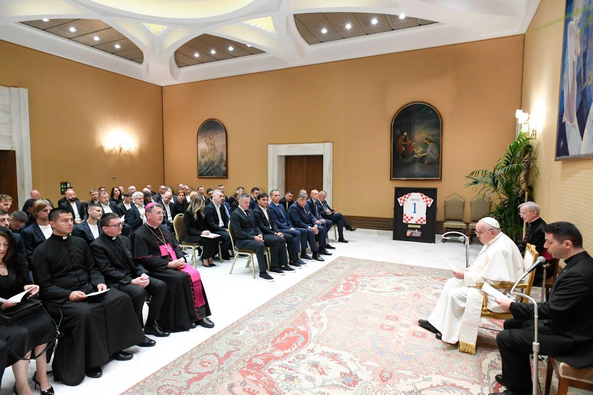 Naționala lui Modric a fost în vizită la Vatican. Ce mesaj le-a transmis Papa Francisc înaintea startului Euro