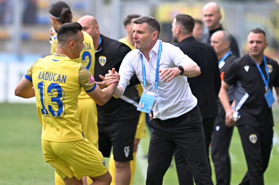 Laszlo Balint a reușit să salveze Petrolul de la retrogradare în finalul sezonului trecut Laszlo Balint, cu cărțile pe masă: „Încerc să nu-mi înveninez creierul cu ideea că am fost lucrat la Craiova” » Motivele rupturii-șoc de Bogdan Apostu: „N-am fost mulțumit”