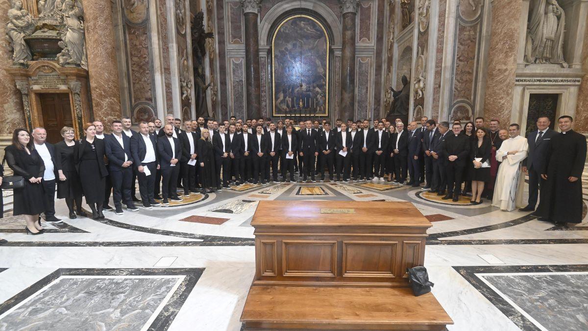 Naționala lui Modric a fost în vizită la Vatican. Ce mesaj le-a transmis Papa Francisc înaintea startului Euro