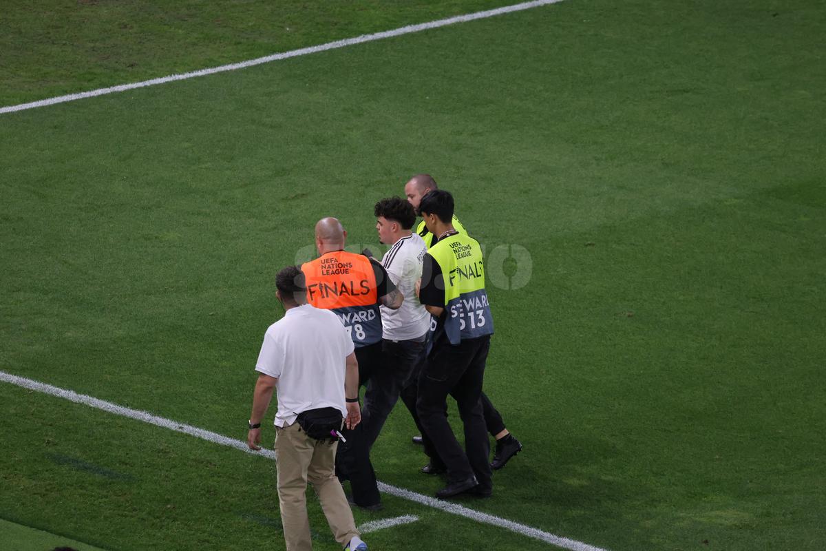 Imaginile pe care UEFA le-ar fi vrut interzise în Spania - Franța » Fotoreporterul GSP a surprins cele mai tari cadre