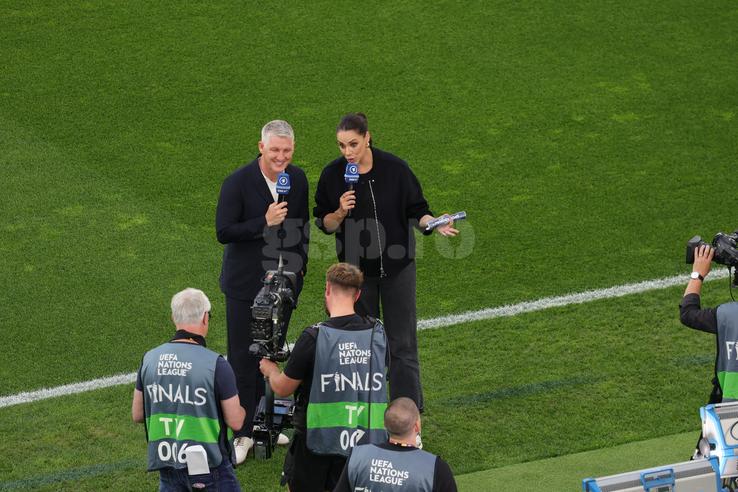 Bastian Schweinsteiger și Esther Sedlaczek. Spania - Franța, semifinală Liga Națiunilor. Foto: Ionuț Iordache (GSP)