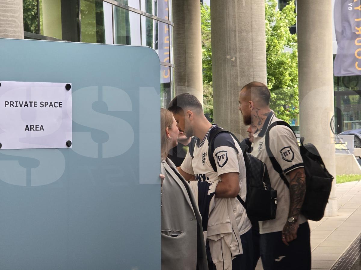 Măsuri sporite de securitate la sosirea echipei naționale » Ce s-a întamplat în fața hotelului din Viena