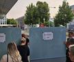 Paravanele instalate de reprezentanții hotelului din Viena / FOTO: Remus Dinu (GSP)