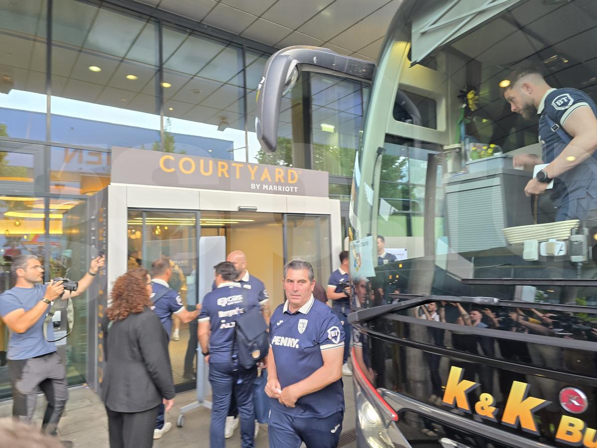 Măsuri sporite de securitate la sosirea echipei naționale » Ce s-a întamplat în fața hotelului din Viena
