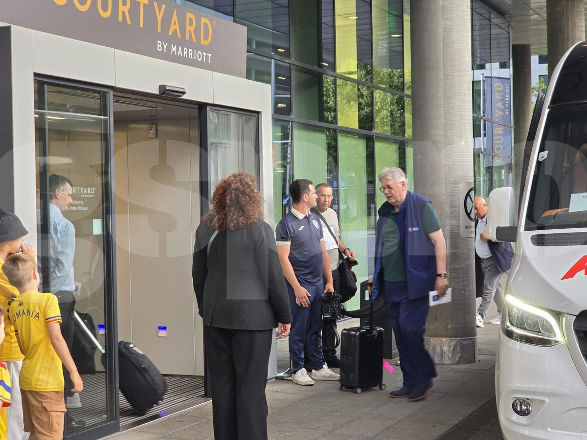 Măsuri sporite de securitate la sosirea echipei naționale » Ce s-a întamplat în fața hotelului din Viena