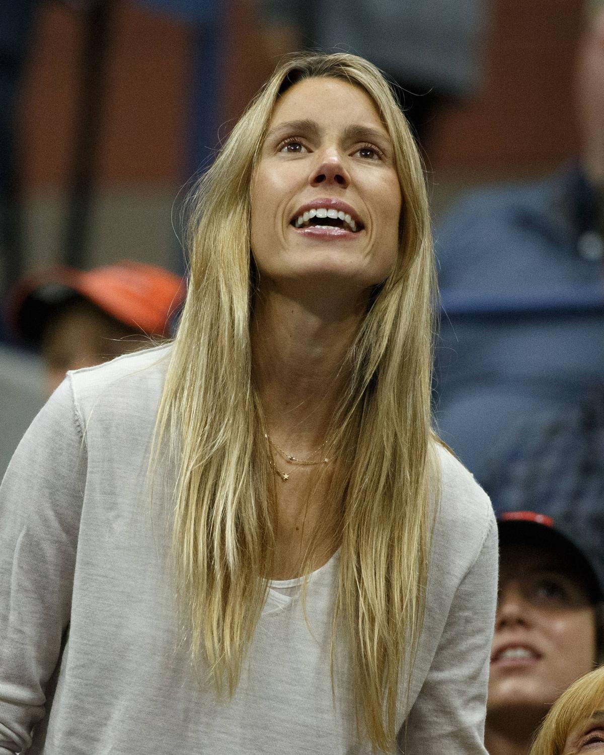 Maribel, sora mai mică a lui Rafa Nadal, fotografiată la Paris alături de Novak Djokovic