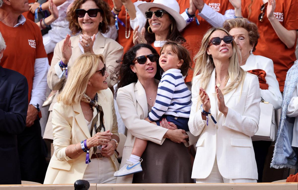 Maribel Nadal s-a fotografiat cu Novak Djokovic și Roger Federer la Roland Garros