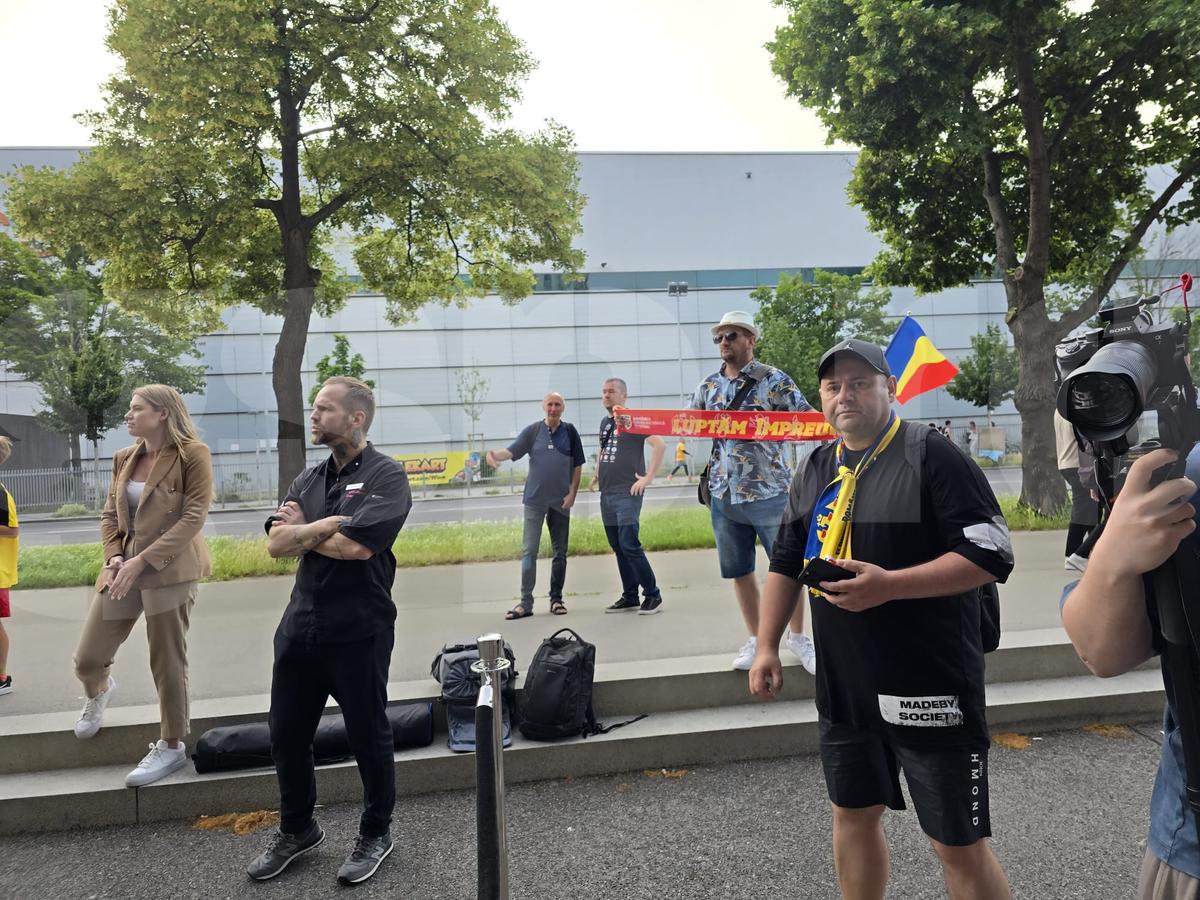 Exces de zel și tensiuni la sosirea echipei naționale a României la Viena » De ce era să escaladeze situația