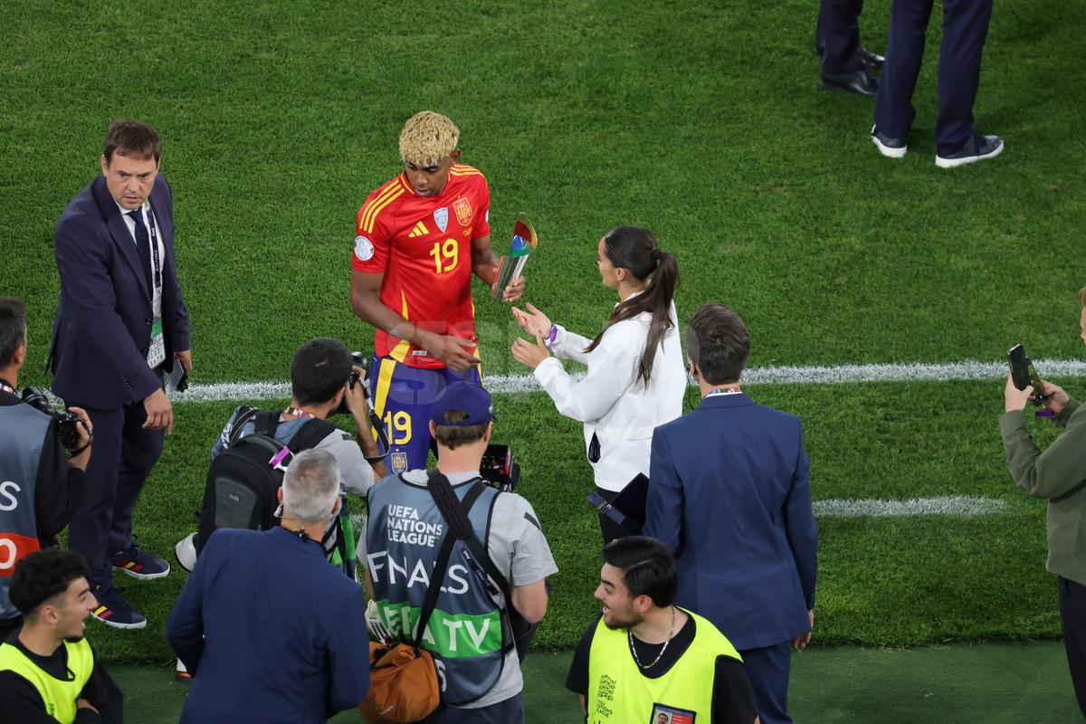 Imaginile pe care UEFA le-ar fi vrut interzise în Spania - Franța » Fotoreporterul GSP a surprins cele mai tari cadre