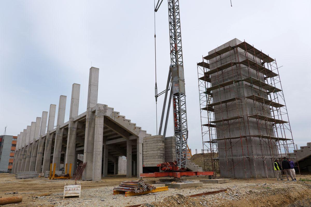 Austeritate? Nu și aici! Gazeta a intrat pe șantierul stadionului din România unde lucrările avansează într-un ritm-fulger: „Am trecut de jumătate”