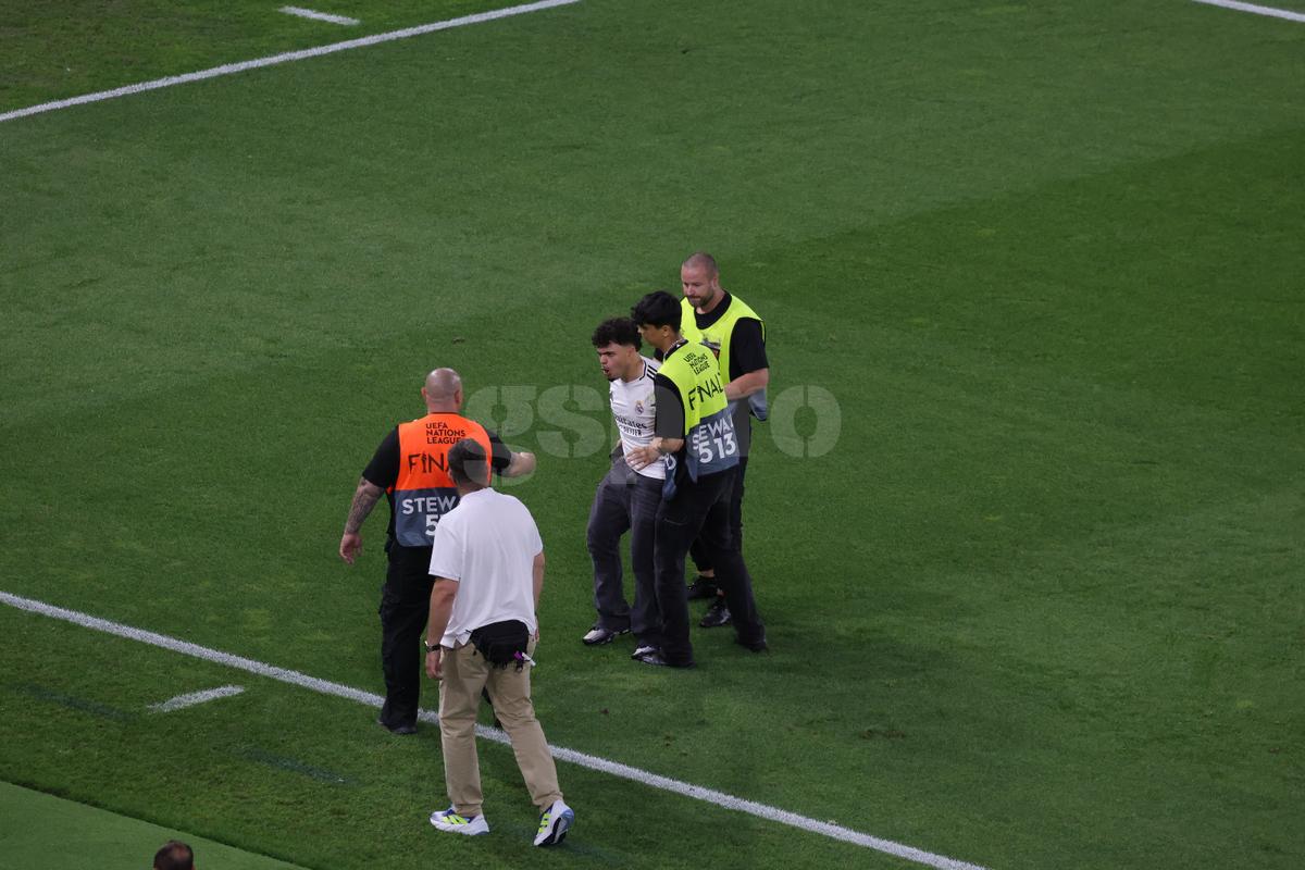 Imaginile pe care UEFA le-ar fi vrut interzise în Spania - Franța » Fotoreporterul GSP a surprins cele mai tari cadre