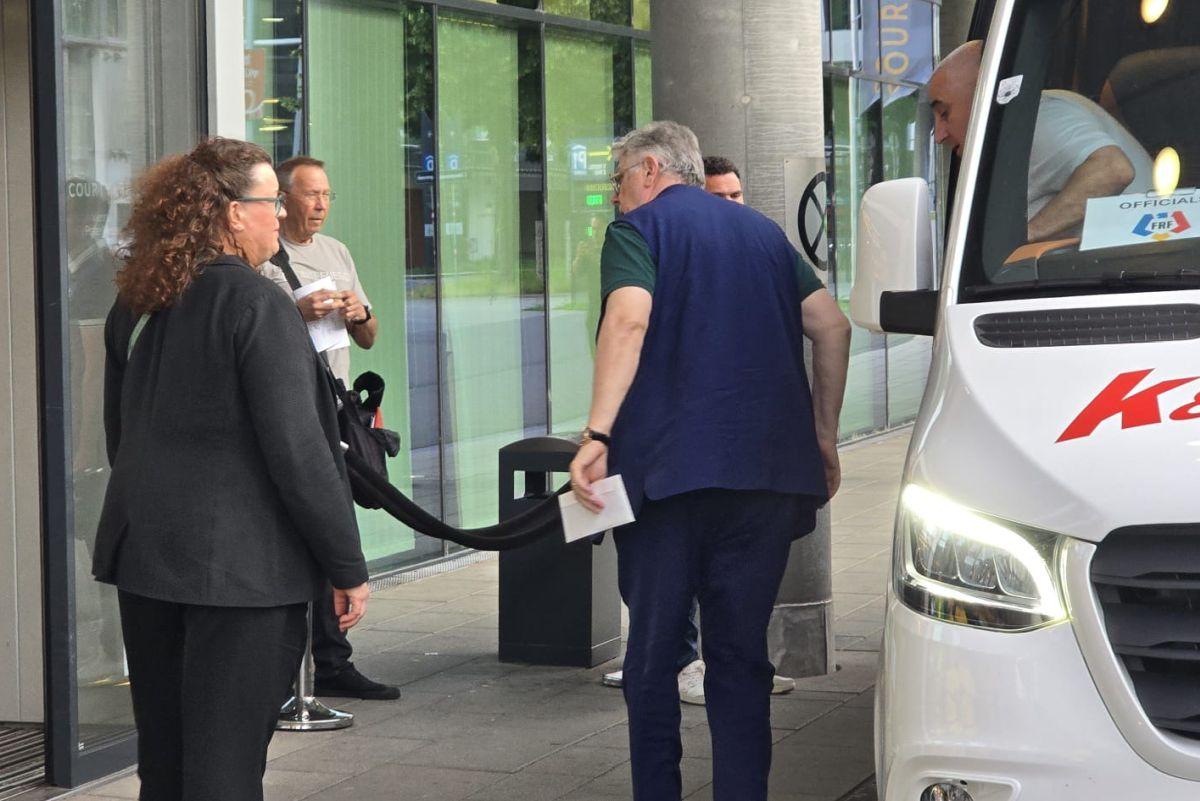 Gino Iorgulescu, în hotel cu naționala, la Viena » Adus cu microbuzul, alături de alți „grei” din FRF