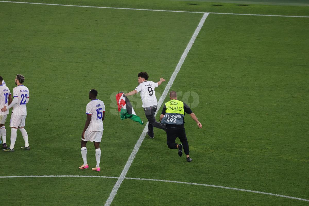 Imaginile pe care UEFA le-ar fi vrut interzise în Spania - Franța » Fotoreporterul GSP a surprins cele mai tari cadre