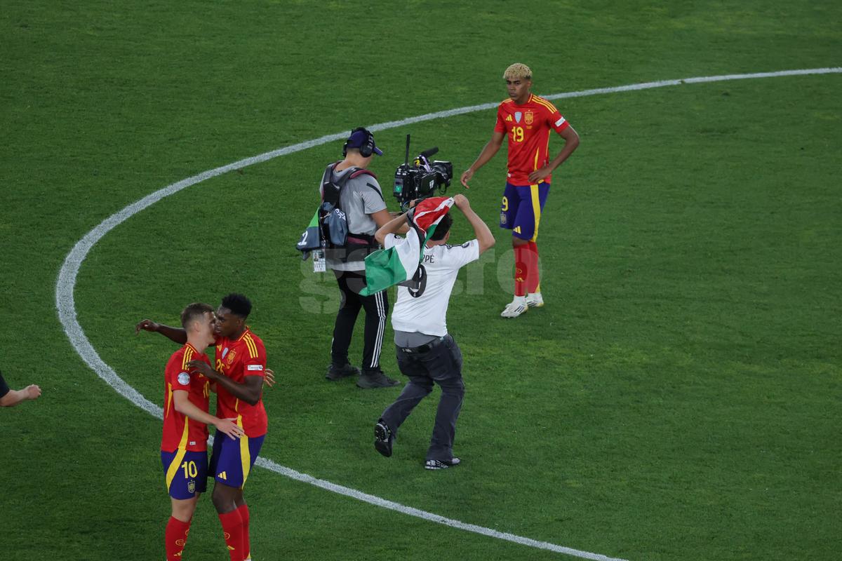 Imaginile pe care UEFA le-ar fi vrut interzise în Spania - Franța » Fotoreporterul GSP a surprins cele mai tari cadre