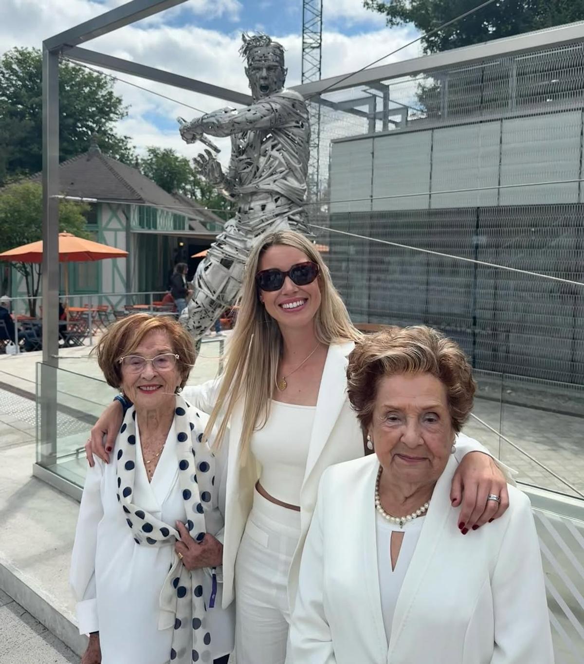 Maribel, sora mai mică a lui Rafa Nadal, fotografiată la Paris alături de Novak Djokovic