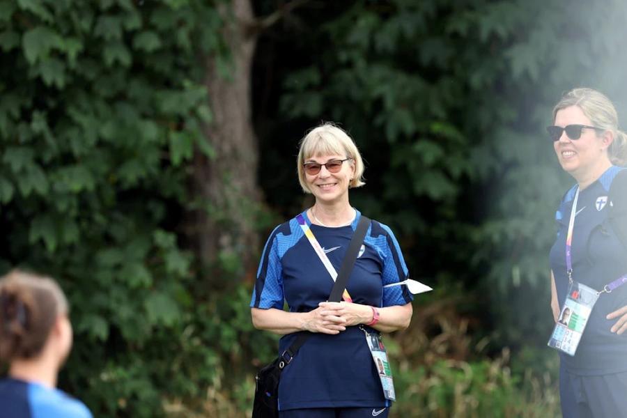 Outi Saarinen, selecționerul reprezentativei feminine a Finlandei Gafă incredibilă! A trimis convocarea către o persoană în vârstă de 51 de ani
