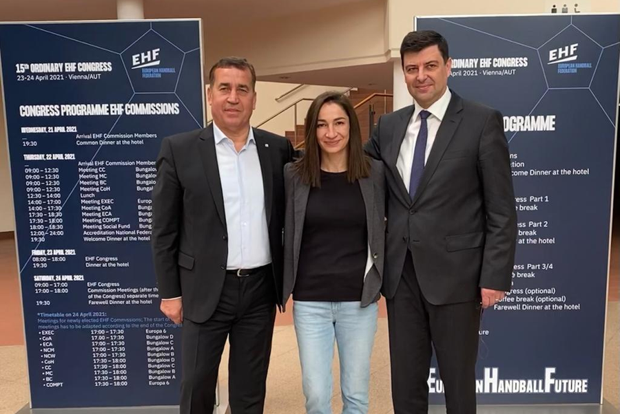 Sorin Dinu (dreapta), alături Vizitiu și Cristina Vărzaru. Foto: FRH Scandal la FRH » Președintele Constantin Din a ieșit la atac: „În handbalul românesc sunt lucruri necurate!”