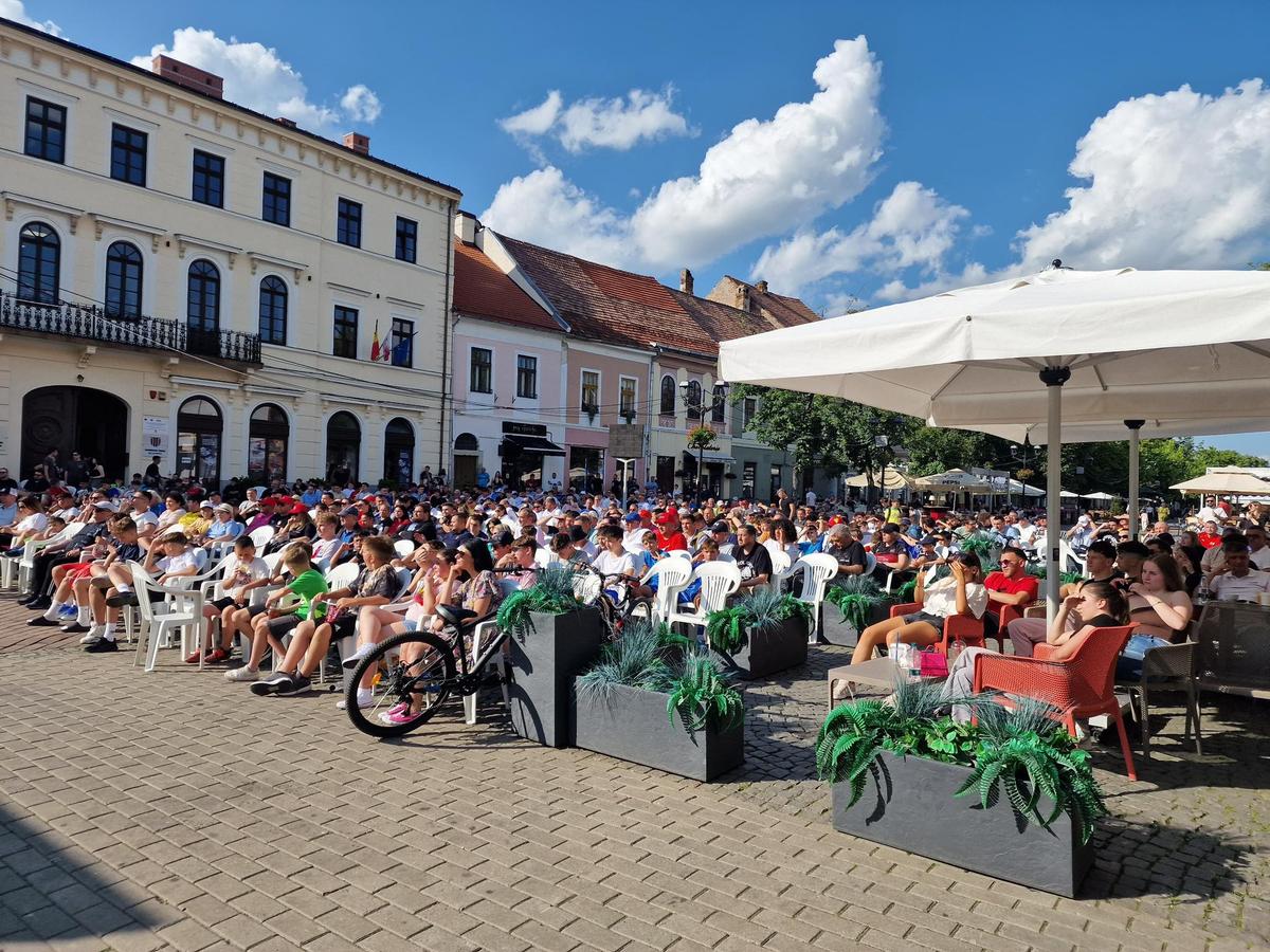 Au sărbătorit în stradă promovarea echipei în Liga 2! Imagini superbe în ziua „barajelor”