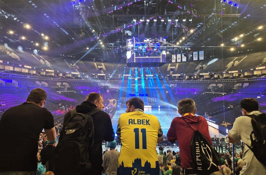Fanii tuturor echipelor participante în Final Four au scandat împreună vineri
