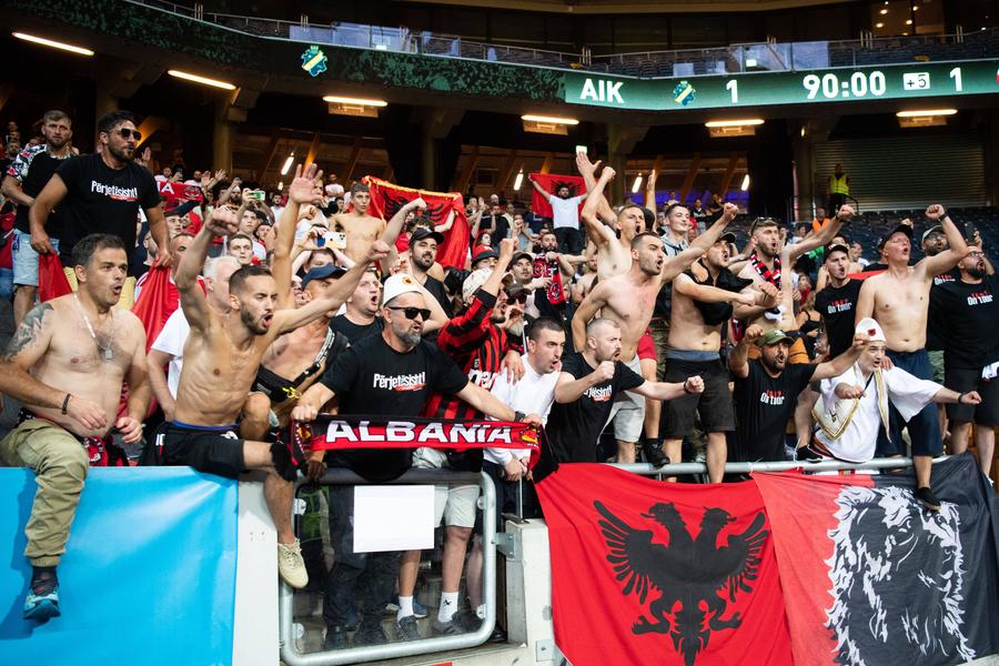 Fanii echipei Shkendija / foto: Imago Images Echipa care a umilit-o pe FCSB în preliminariile Ligii Campionilor, exclusă din competiția internă!