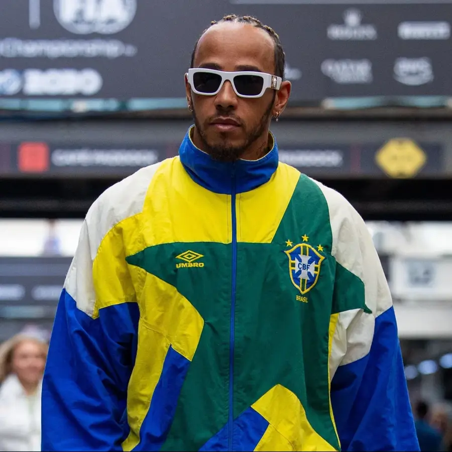 Lewis Hamilton în echipamentul Braziliei Lewis Hamilton nu ține doar cu Anglia la Campionatul Mondial: „A fost mereu echipa mea favorită”