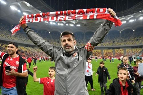 Zeljko Kopic, cu fularul lui Dinamo/ foto Cristi Preda (GSP)