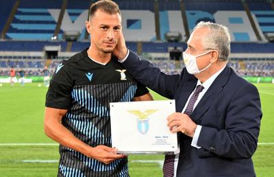 LAZIO - AC MILAN 0-3. VIDEO Ștefan Radu, copleșit de erori în seara în care a intrat în Top 3 all-time » A fost premiat de președinte