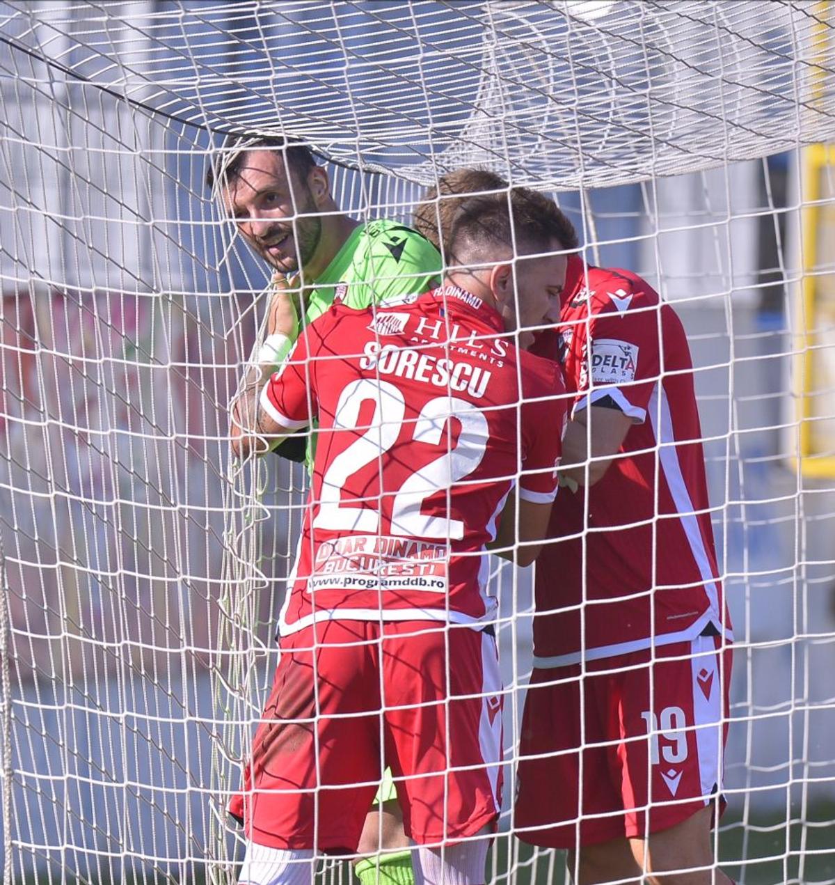 Vali Lazăr, schimb de înjurături cu un fan după meciul Clinceni - Dinamo 1-3: „Vrei să te pup?! Mă doare în p***”