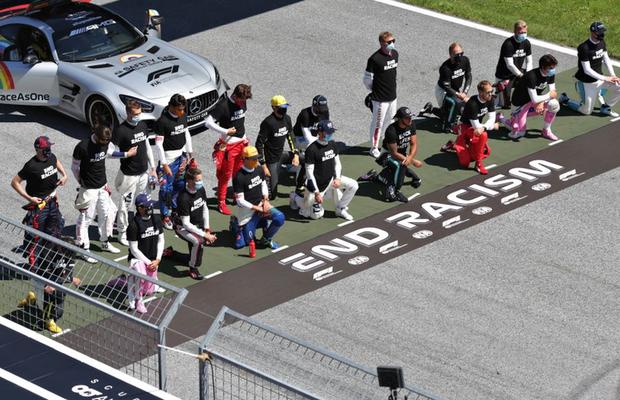 FORMULA 1. Moment controversat la MP al Austriei! Cine sunt cei 6 piloți care au refuzat să îngenuncheze pentru lupta împotriva rasismului
