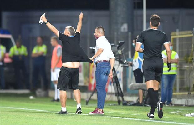 ASTRA - CFR CLUJ. FOTO Ține-l, dacă poți! Placajul care l-a lăsat în fundul gol pe Dan Petrescu :D
