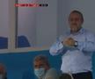 Alții în tribună poartă mască, patronul Craiovei nu o face FOTO Captură TV