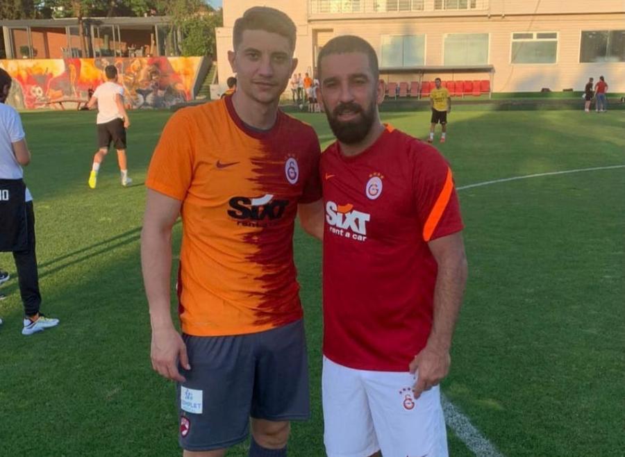 Mihai Eșanu și Arda Turan Portarul lui Dinamo dezvăluie care sunt cadourile sale de colecție: „Îmi oferă motivație”