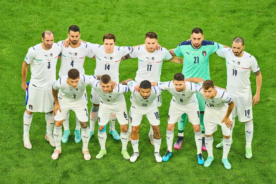 Italia e singura semifinalistă care a câștigat toate meciurile de până acum, de la EURO 2020 (foto: Imago) Forța Italiei e duetul veteranilor Chiellini - Bonucci: „E nevoie și de minte limpede și genunchi puternici”