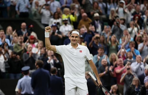 Roger Federer, încă un pas spre titlul 9 la Wimbledon » Victorie cu „floricele” în fața lui Sonego