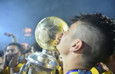 Fața îngrozitoare a gloriei: mare talent, campion cu Hagi la 19 ani, retras la 23! » „Mi s-a greșit operația. Plângeam noaptea, dar nimeni de la club nu se interesa de mine”