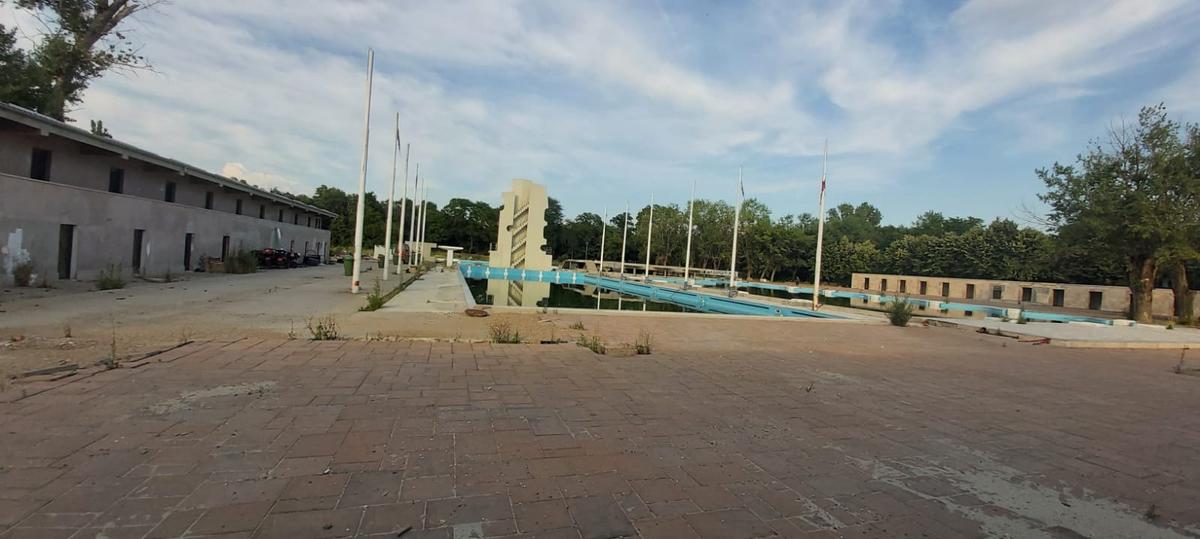 Ștrandul rațelor sălbatice » De 4 ani, autoritățile blochează renovarea Bazei Tineretului