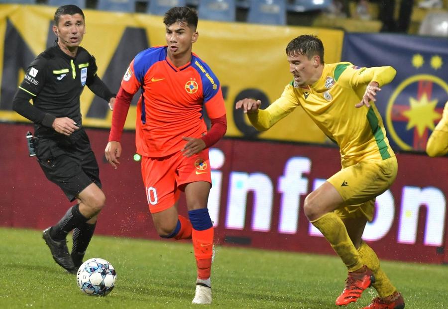 Alexandru Musi, la balon // foto: Imago Images Mihai Stoica explică de ce a renunțat la transferul recomandat de Panduru: „Oricum, am găsit o altă variantă”