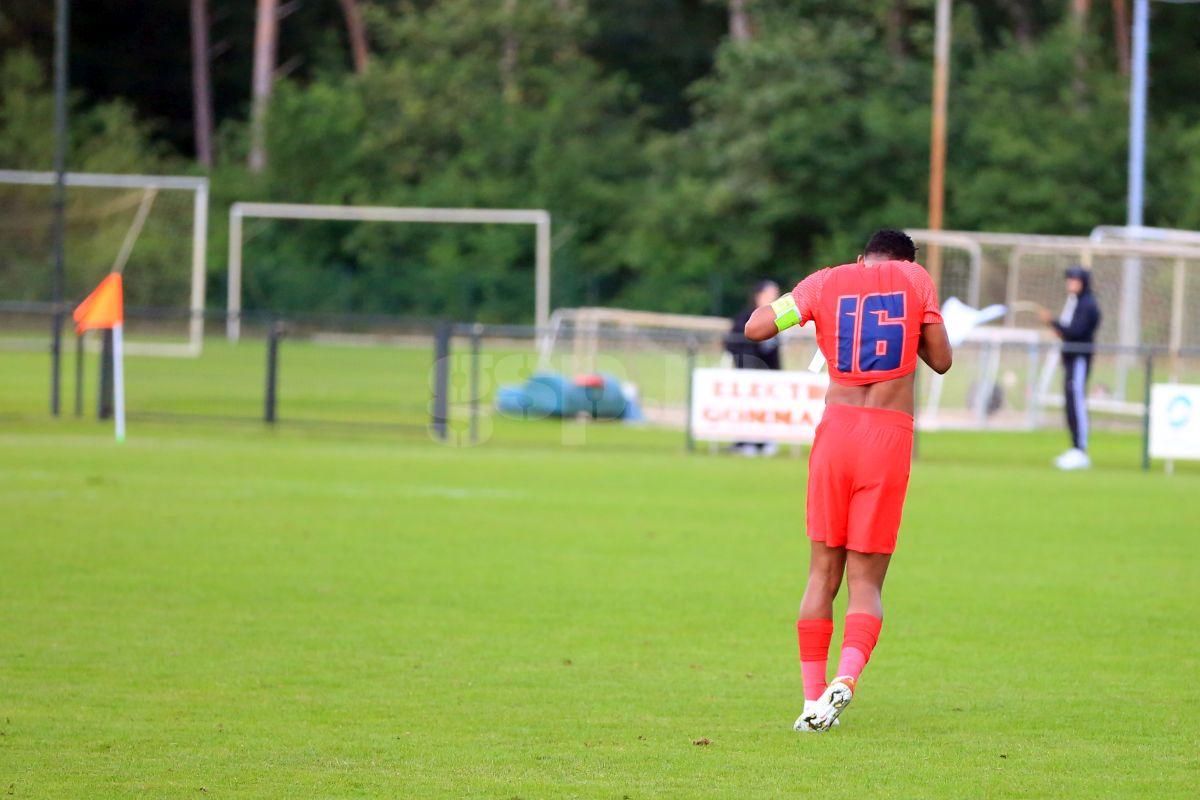 Debut de coșmar: Ngezana s-a făcut de râs la primul meci pentru FCSB! + Ce stoperi vor fi titulari în prima etapă