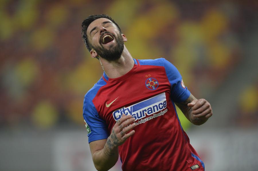 Enache ratează o ocazie în tricoul FCSB Gabi Enache acuză „lipsa incredibilă de organizare” de la Craiova lui Mititelu: „Napoli se scuza în ultimul hal în fața mea. E greu să faci performanță când n-ai mâncare”