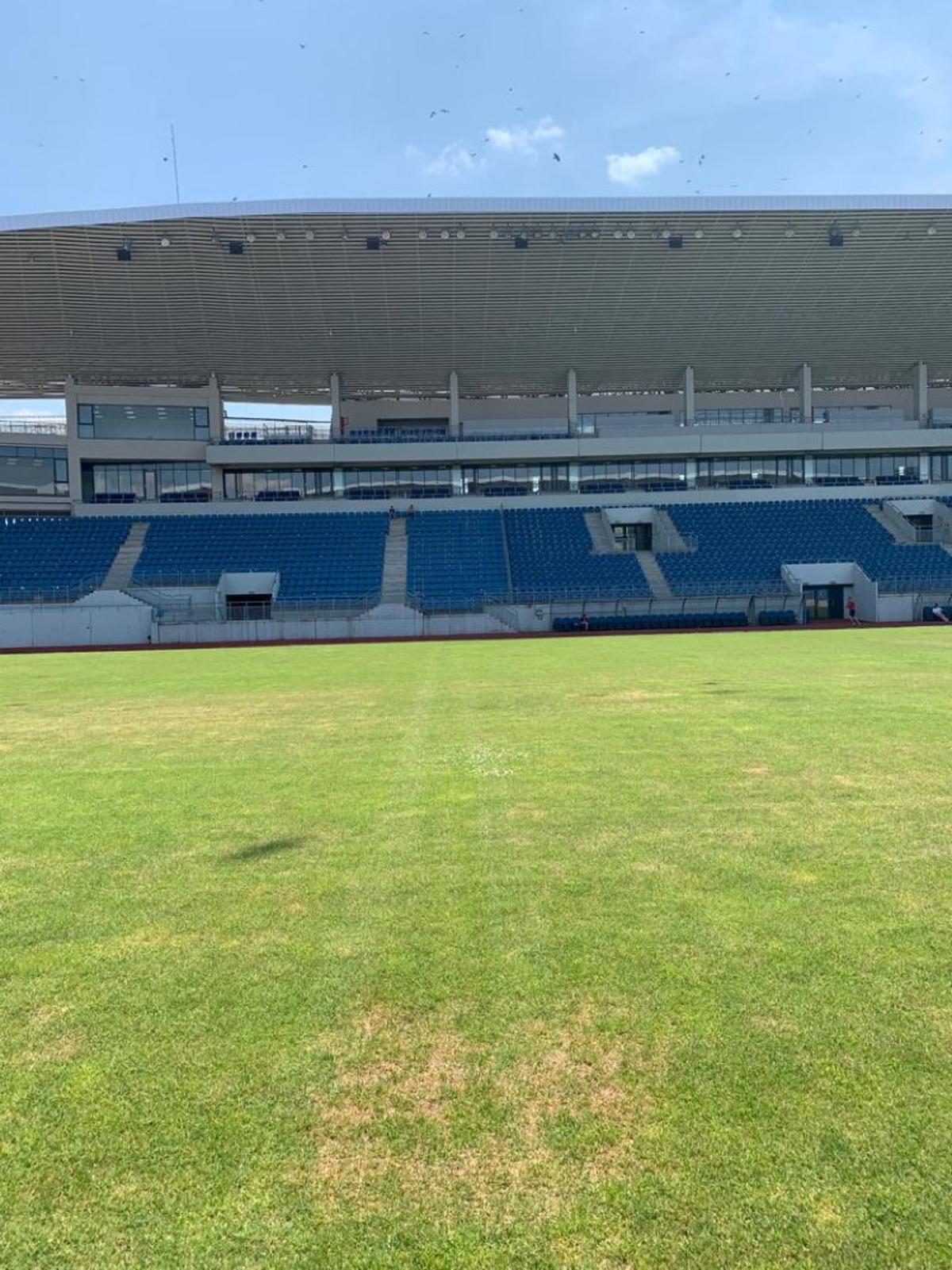 Primarul: „Stați liniștiți, se lucrează la gazon!” » Cum arăta astăzi terenul pe care urmează să se joace FCU Craiova - FCSB + prețurile biletelor