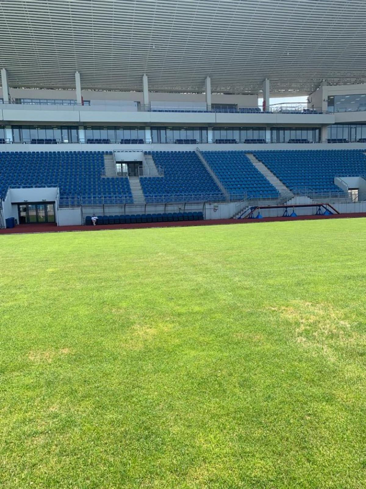 Primarul: „Stați liniștiți, se lucrează la gazon!” » Cum arăta astăzi terenul pe care urmează să se joace FCU Craiova - FCSB + prețurile biletelor