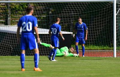 Prea mici pentru băieții mari » Dinamo a pierdut clar cu echipa lui Mircea Lucescu