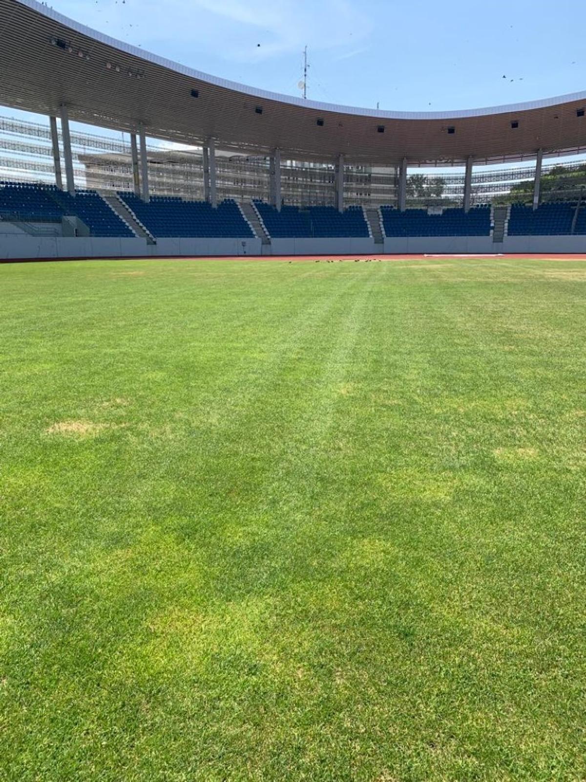 Primarul: „Stați liniștiți, se lucrează la gazon!” » Cum arăta astăzi terenul pe care urmează să se joace FCU Craiova - FCSB + prețurile biletelor