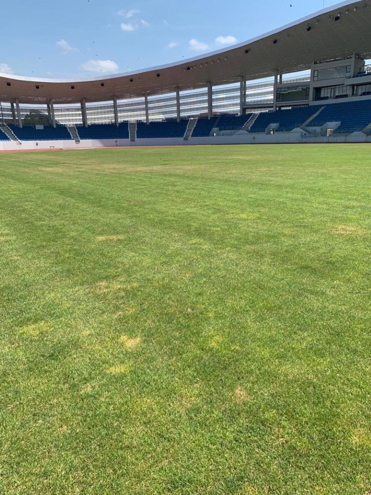 Primarul: „Stați liniștiți, se lucrează la gazon!” » Cum arăta astăzi terenul pe care urmează să se joace FCU Craiova - FCSB + prețurile biletelor