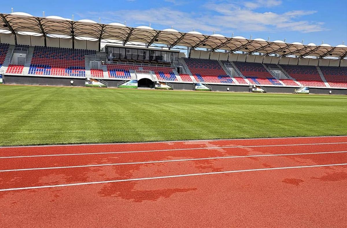 Noul stadion din Târgoviște, inundat în urma unei ploi puternice